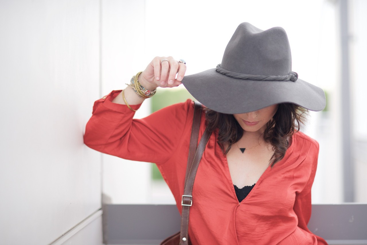 Essential-fashion-accessories-to-easily-improve-your-outfit